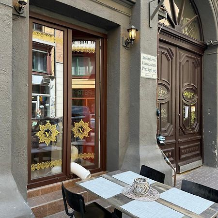 Spacious Cozy Home With 4Bedroom In The Heart Of Bp Budapest Kültér fotó