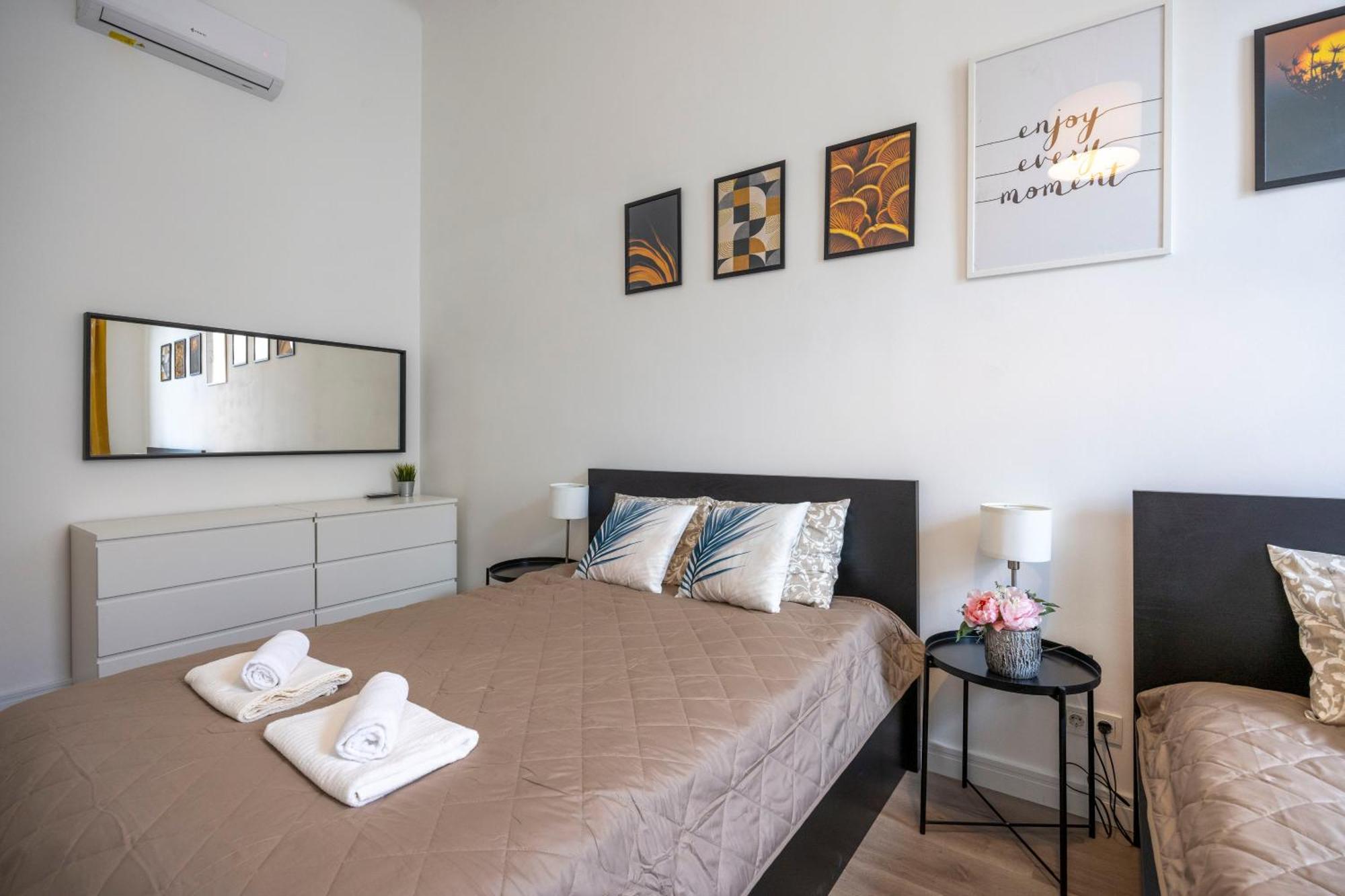 Spacious Cozy Home With 4Bedroom In The Heart Of Bp Budapest Kültér fotó