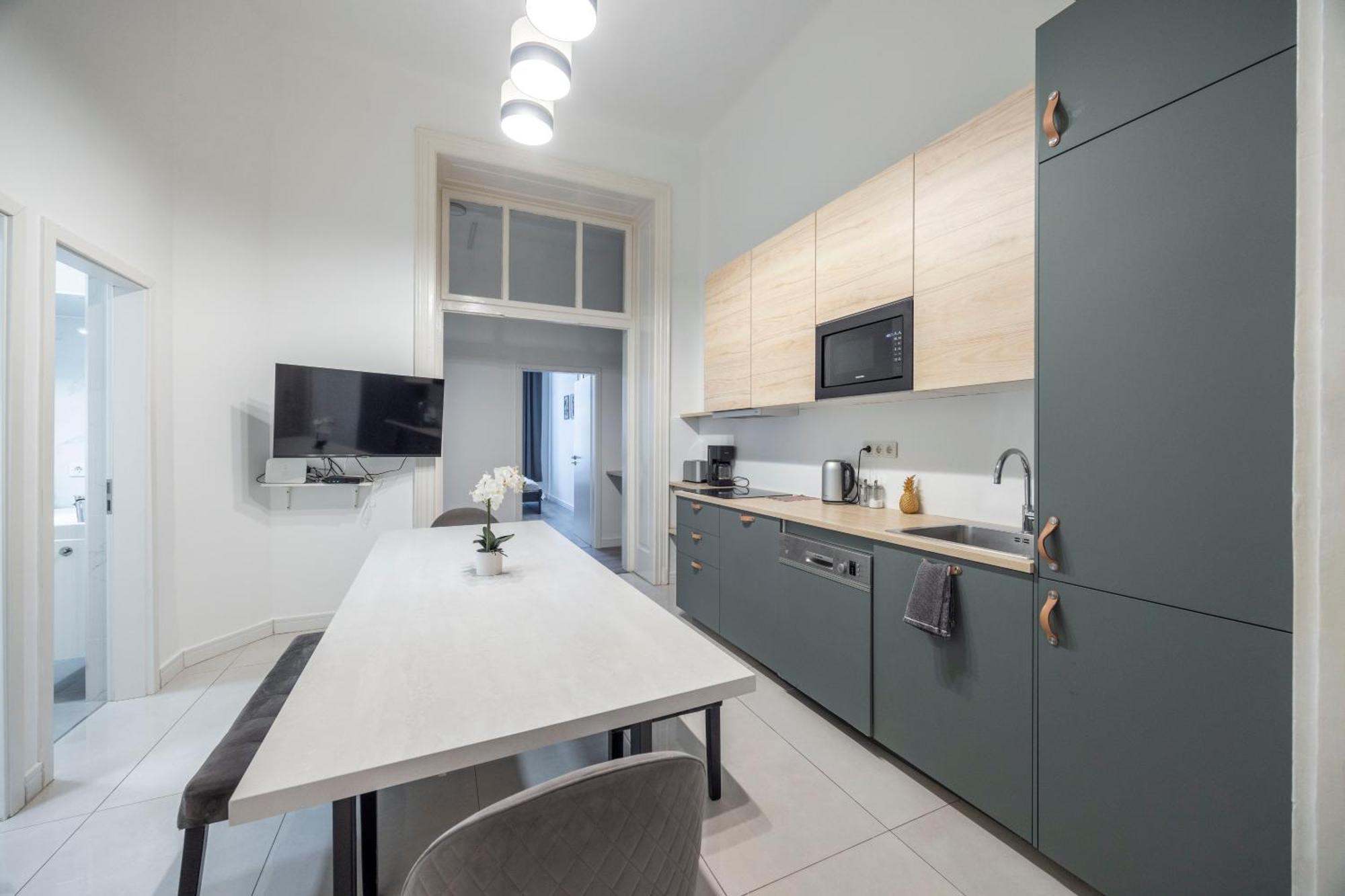 Spacious Cozy Home With 4Bedroom In The Heart Of Bp Budapest Kültér fotó