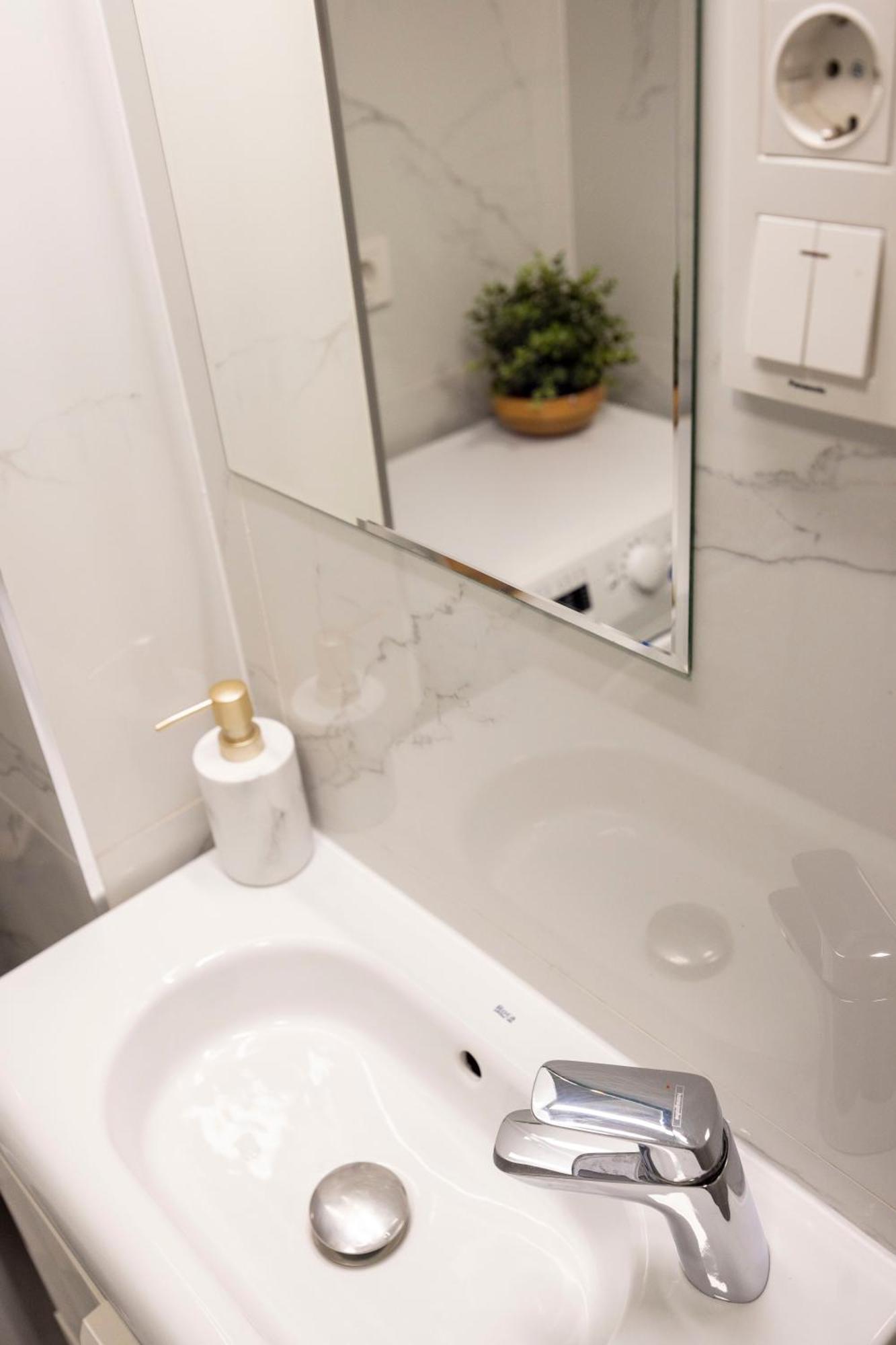 Spacious Cozy Home With 4Bedroom In The Heart Of Bp Budapest Kültér fotó
