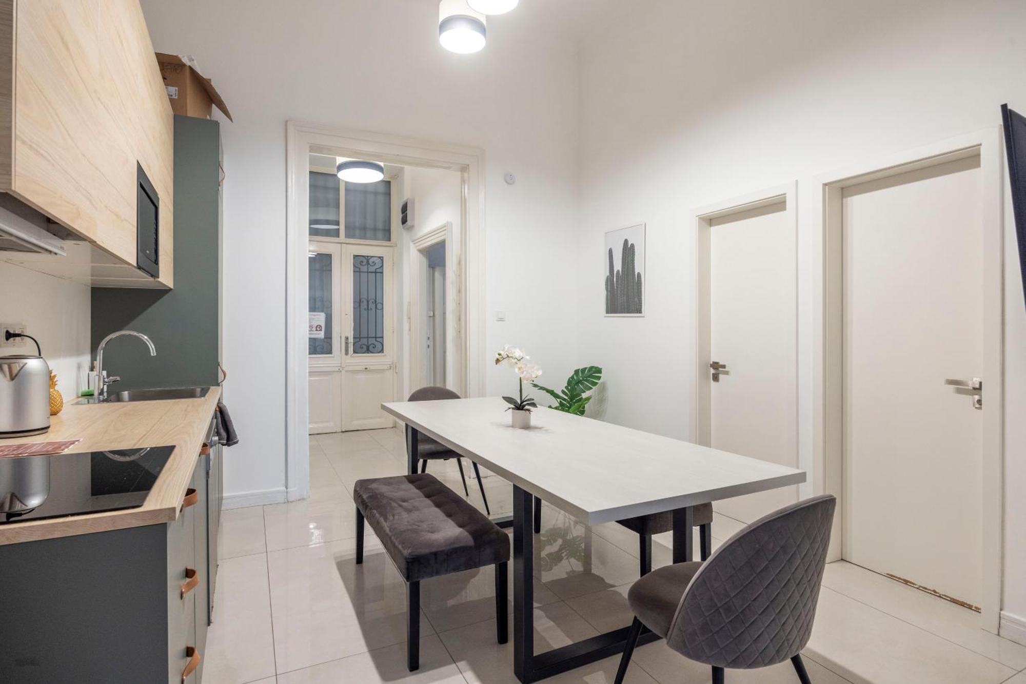 Spacious Cozy Home With 4Bedroom In The Heart Of Bp Budapest Kültér fotó