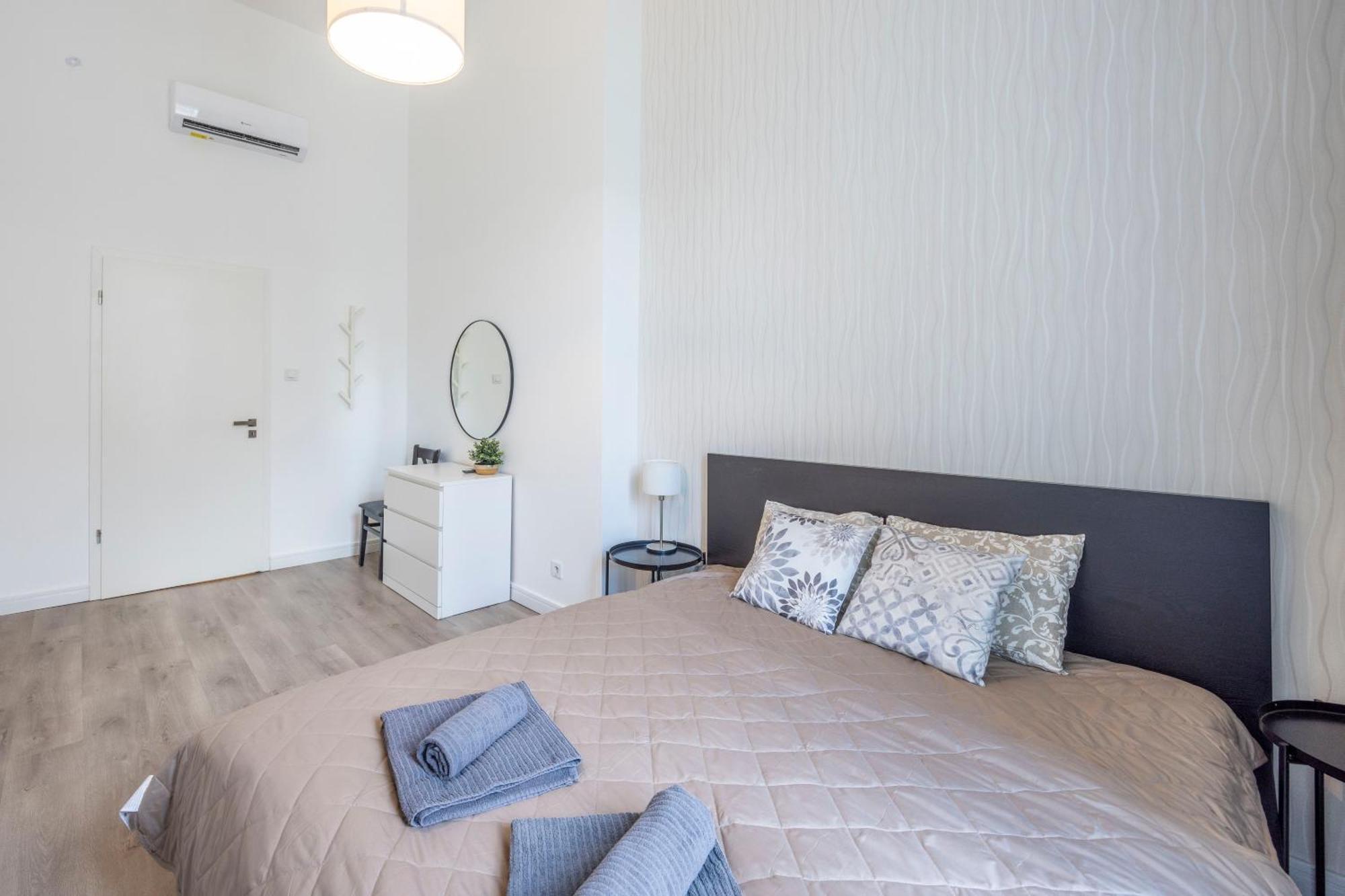 Spacious Cozy Home With 4Bedroom In The Heart Of Bp Budapest Kültér fotó