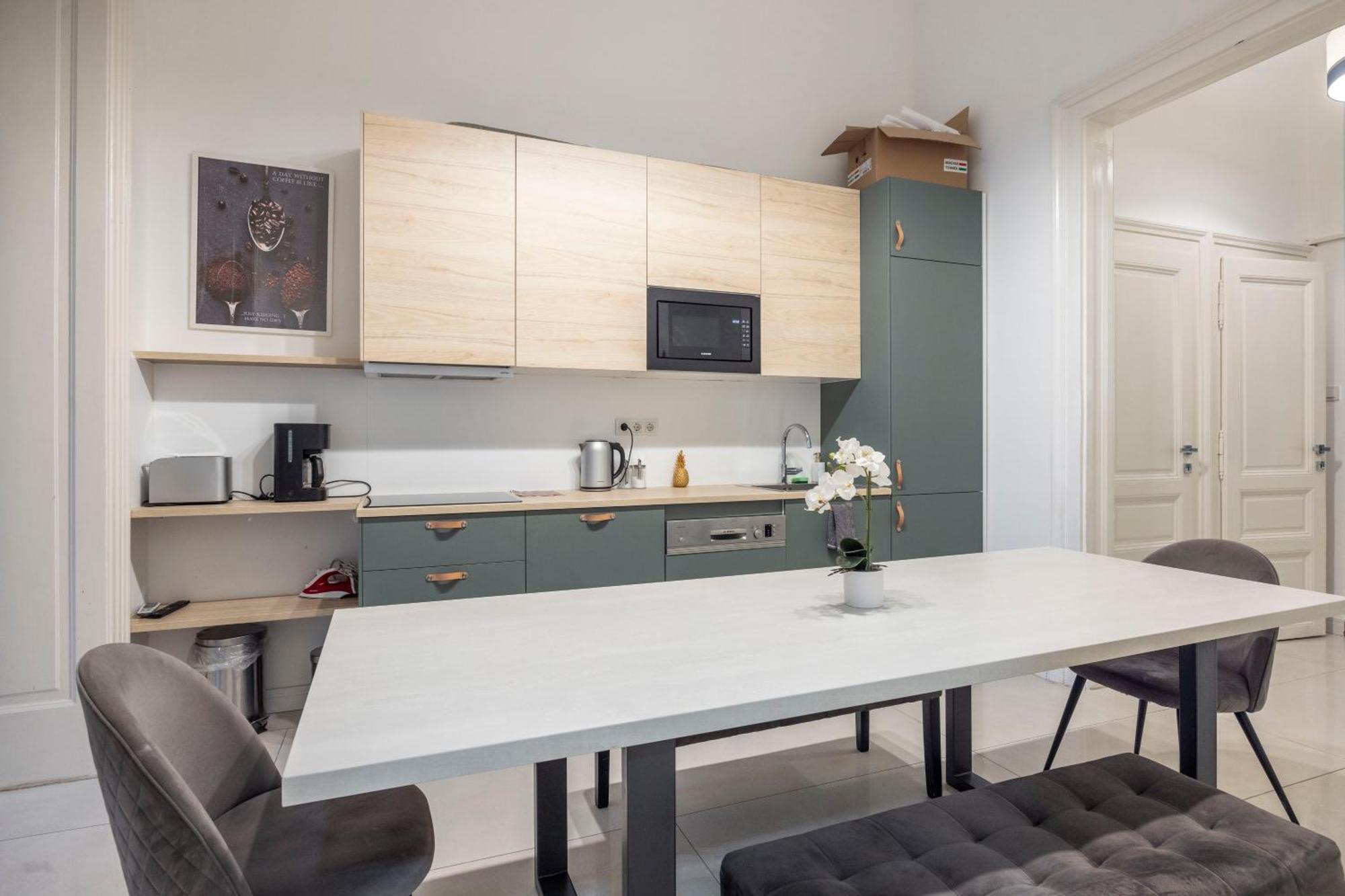 Spacious Cozy Home With 4Bedroom In The Heart Of Bp Budapest Kültér fotó