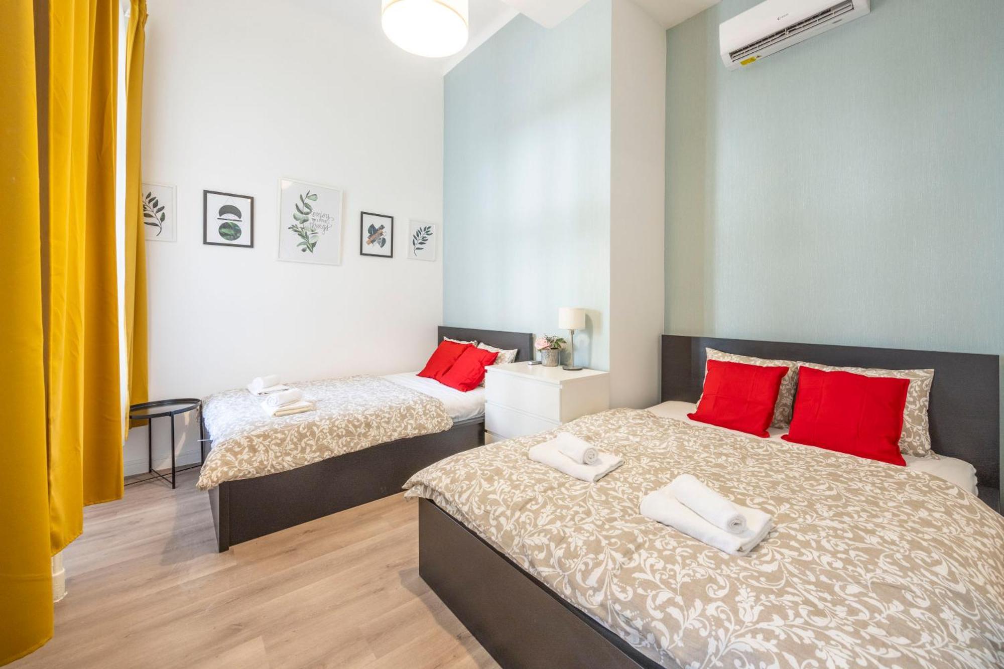 Spacious Cozy Home With 4Bedroom In The Heart Of Bp Budapest Kültér fotó
