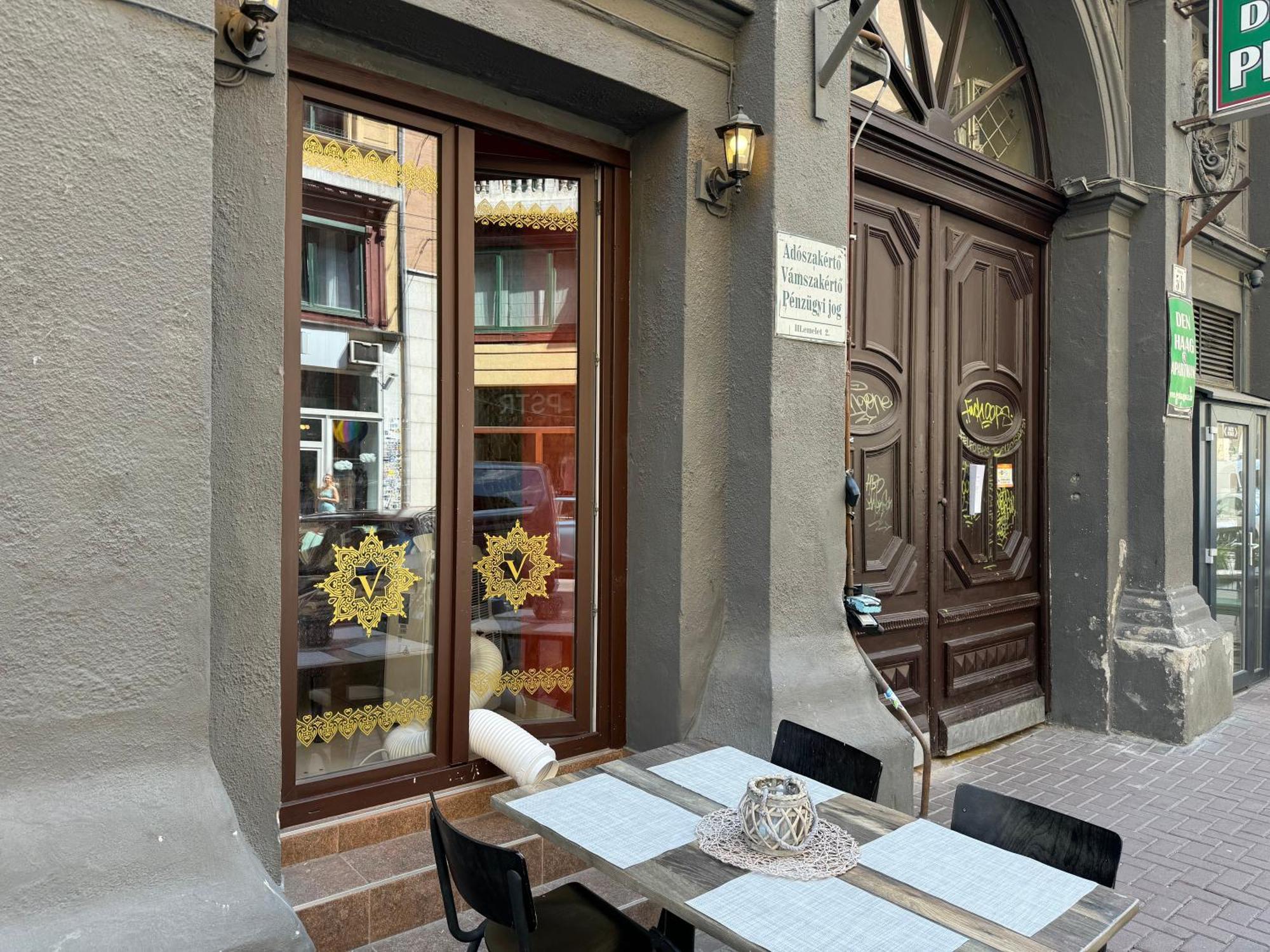 Spacious Cozy Home With 4Bedroom In The Heart Of Bp Budapest Kültér fotó
